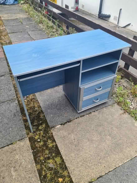 Photo of free Desk (overton) #1