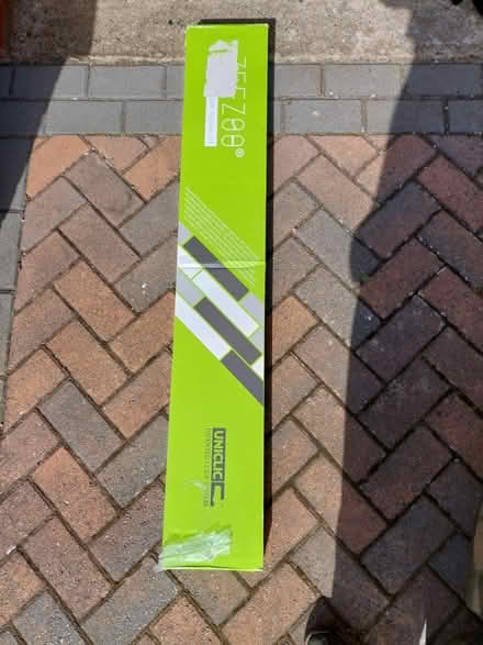 Photo of free Zeezoo Laminate flooring (Hextable BR8) #1