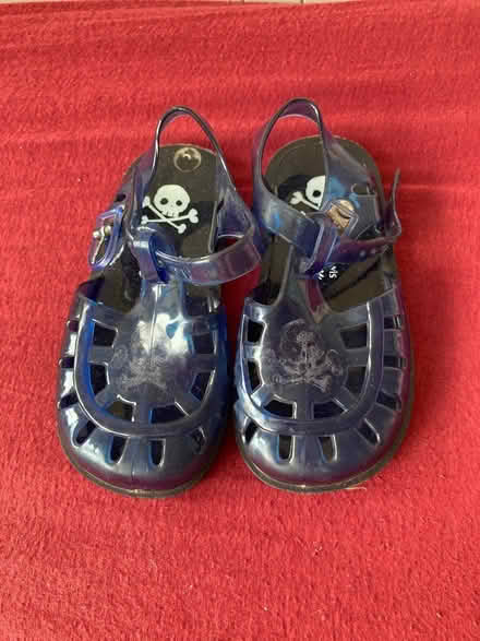 Photo of free jelly shoe / sandals size 6 kids (High Street, Twerton BA2) #2