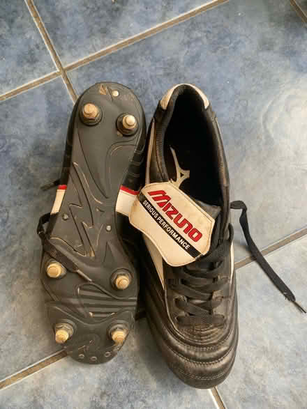 Photo of free 9.5 football boots (RH2 0) #1