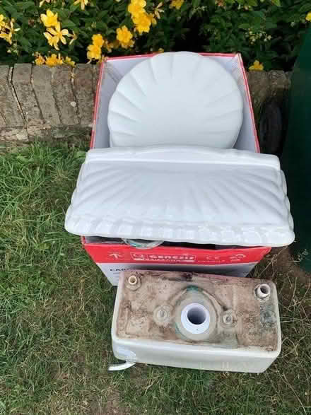 Photo of free Shell toilet & cistern lid (Westdene BN1) #1
