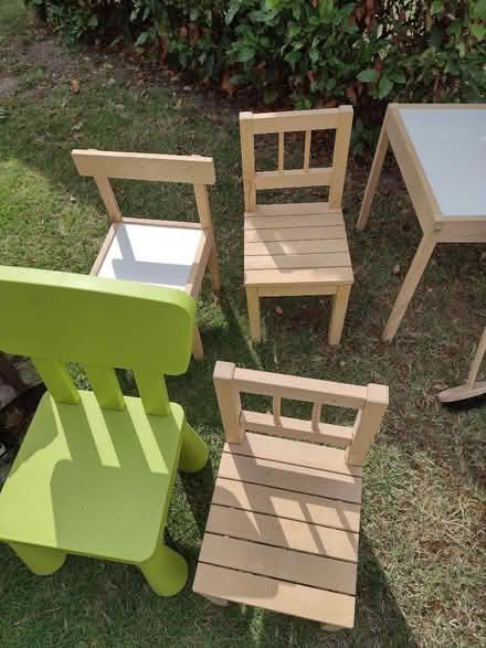 Photo of free Childrens play table & chairs and other bits (Croham CR2) #2