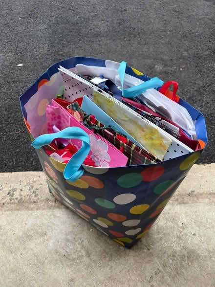 Photo of free 50+ gift bags (Oakton) #1