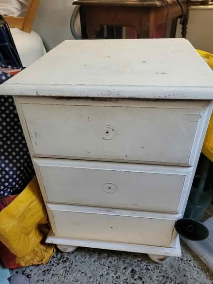 Photo of free 2x bedside cabinet - project (Pitstone LU7) #1