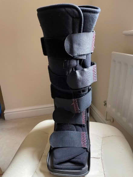 Photo of free Medical boot size M (GU9) #2