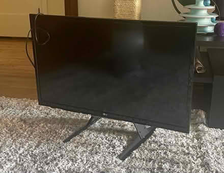 Photo of free LG LED 32" Flatscreen TV (Lower Queen Anne) #2