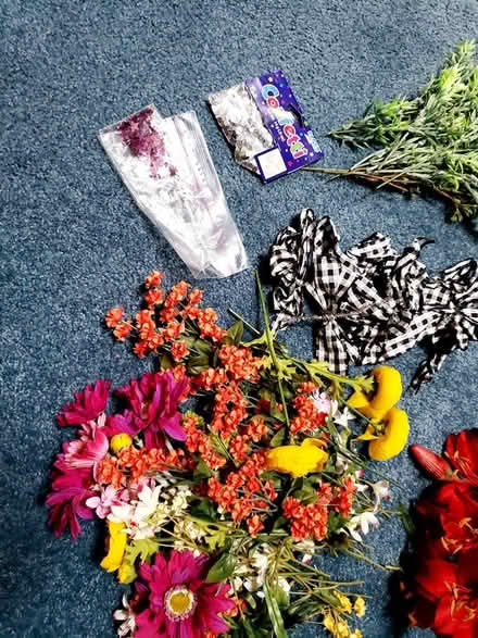 Photo of free Silk flowers decorations (Davidsonville) #4