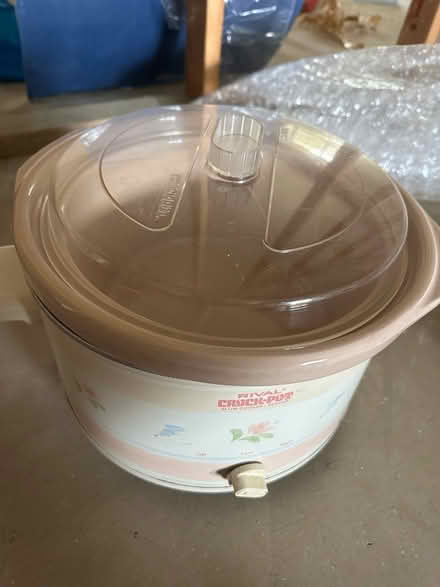 Photo of free Large crock pot (Eagle Ridge) #1