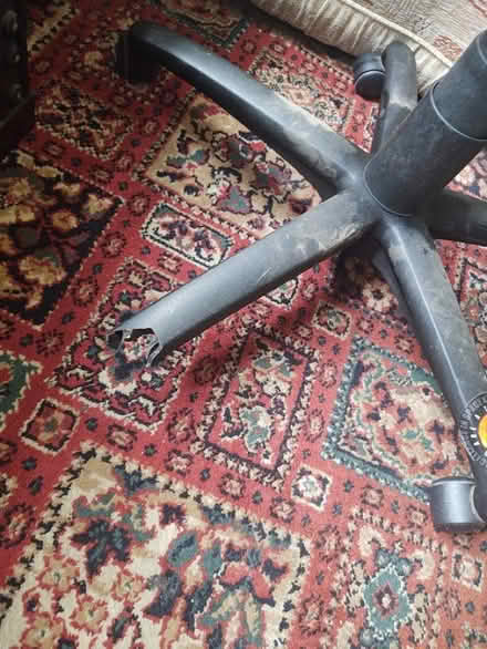 Photo of free Good office chair, but needs parts (SEE PHOTO!) (Huyton L36) #2