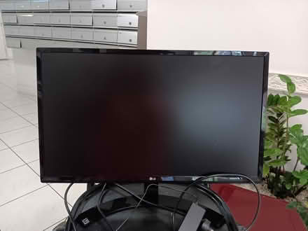 Photo of free LG computer Monitor (Kincumber) #3