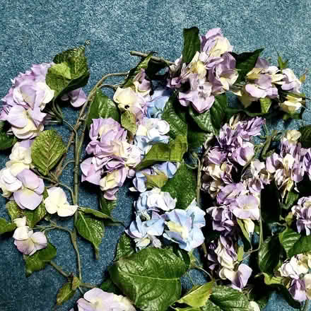 Photo of free Silk flowers decorations (Davidsonville) #3