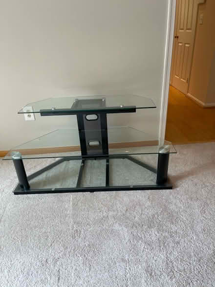Photo of free TV/media stand. Tempered glass (Gaithersburg Quince Orchard) #2