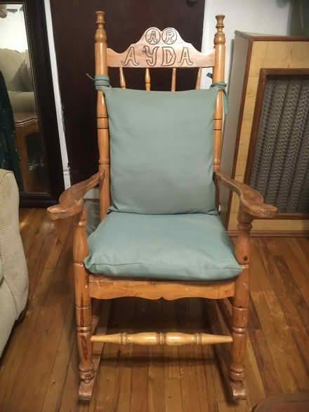 Photo of free rocking chair (Bronx) #1