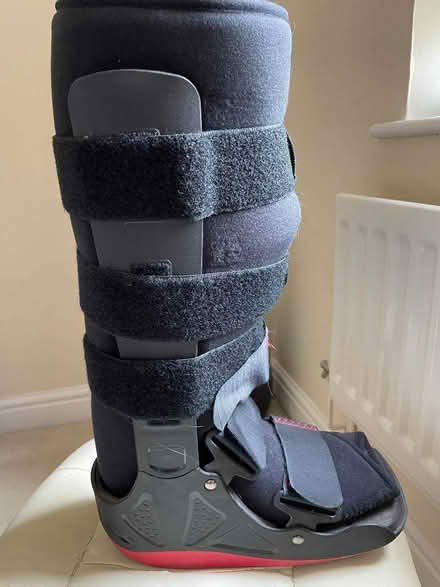 Photo of free Medical boot size M (GU9) #3