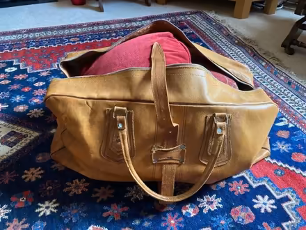 Photo of free Vintage leather holdall (Bear Flat) #1