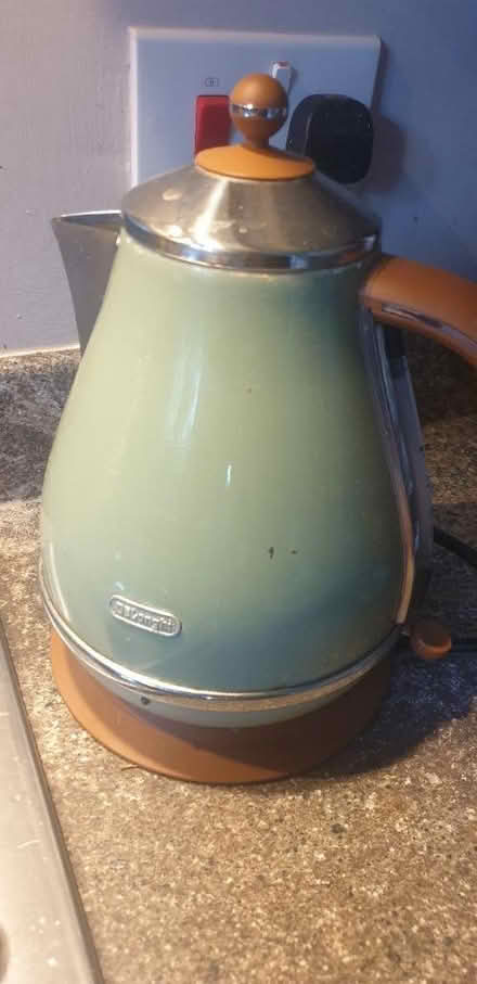 Photo of free Delonghi kettle - spares or repair (SK14 (Hyde)) #1