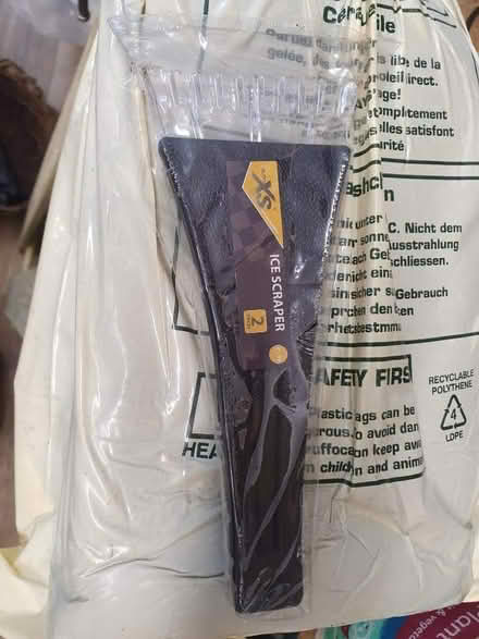 Photo of free New ice scraper (Middleton DE4) #1