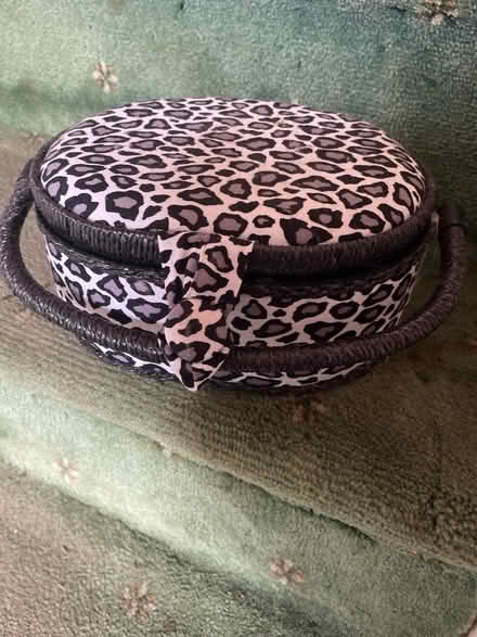 Photo of free Small sewing box (ST7) #2
