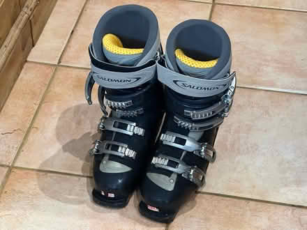 Photo of free Salomon women's ski boots UK6 (SM2) #1