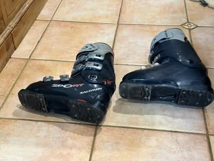 Photo of free Salomon women's ski boots UK6 (SM2) #3