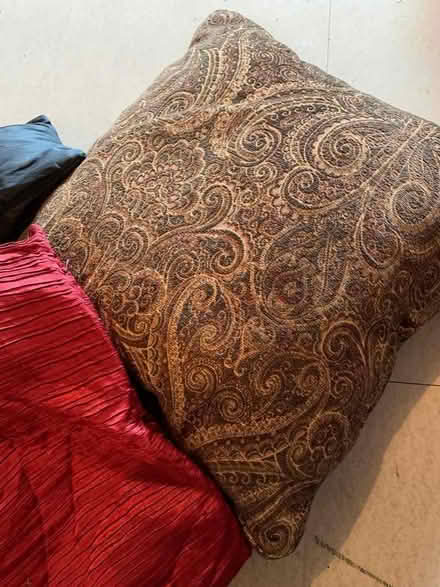 Photo of free Assorted Cushions (CT14) #1