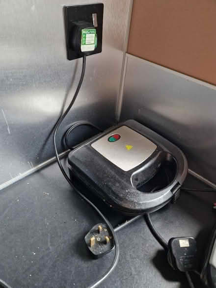 Photo of free Sandwich maker (needs a good clean) (Kingsknowe EH14) #1