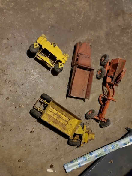 Photo of free Old metal sandbox toys (Woodland Knoles Homeowner Ass.) #1