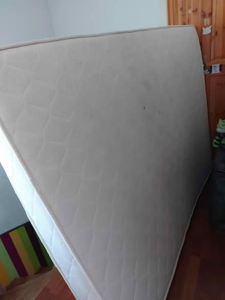 Photo of free No springs, LATEX king sz mattress (Radcliffe M26) #2