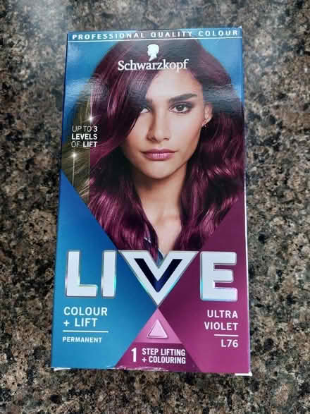 Photo of free Schwarzkopf LIVE Ultra Violet hair colour (Little Heath RM6) #2