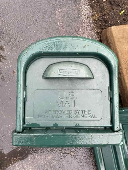 Photo of free Rubbermaid Mailbox (Downers Grove (Maple/Belmont)) #2