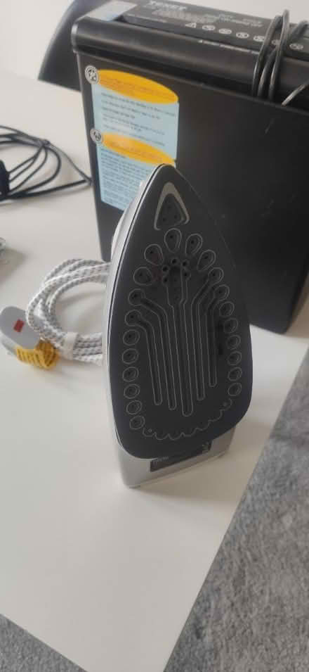 Photo of free Fully functional steam iron (Worcester Park KT4) #2