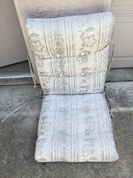 Photo of free Patio chair cushions (Cupertino/Saratoga border) #2