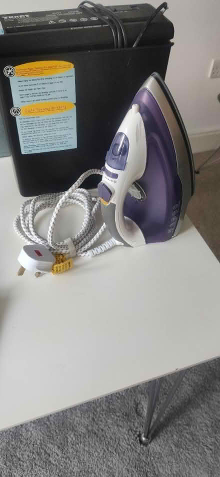 Photo of free Fully functional steam iron (Worcester Park KT4) #1