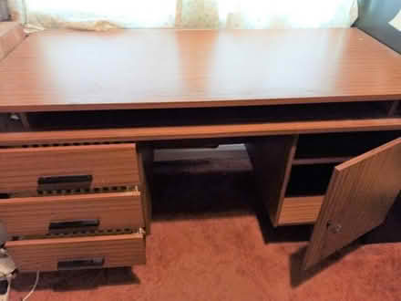 Photo of free Desk (Queens Park MK40) #1