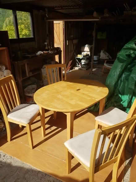 Photo of free Extendable table and chairs (Carr Manor LS17) #2