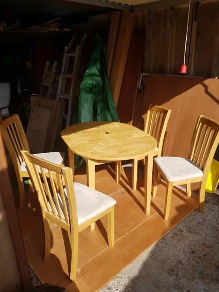 Photo of free Extendable table and chairs (Carr Manor LS17) #1