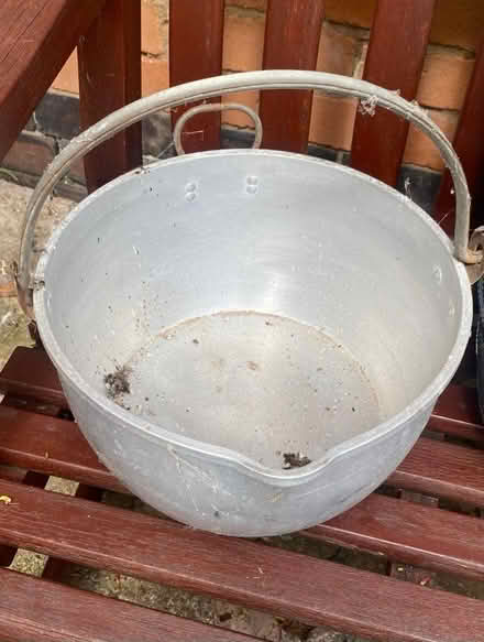 Photo of free Aluminium pan (Glen parva LE2) #1