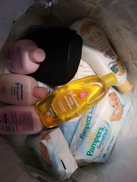 Photo of free Baby supplies: wipes, wash, shampoo (Fareham PO15) #1