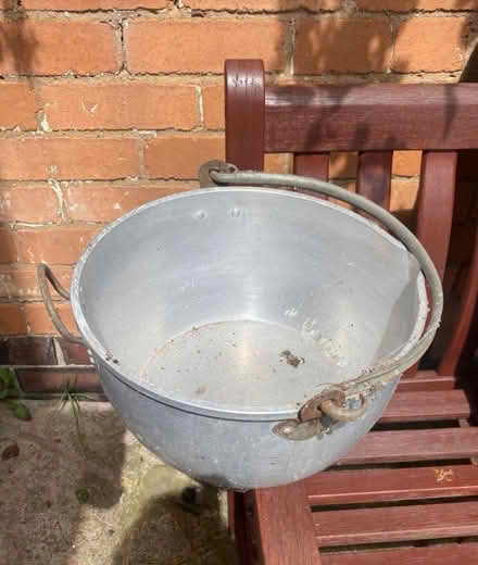 Photo of free Aluminium pan (Glen parva LE2) #2