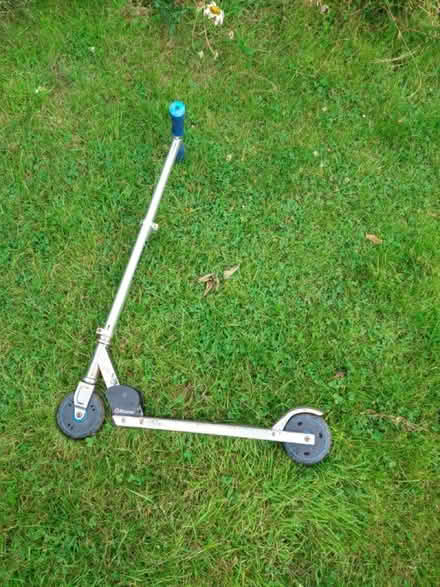 Photo of free Foldable kids Razor scooter (The Grange EH9) #3