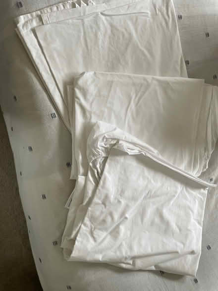 Photo of free Single duvet and bed linen (Farncombe GU7) #3
