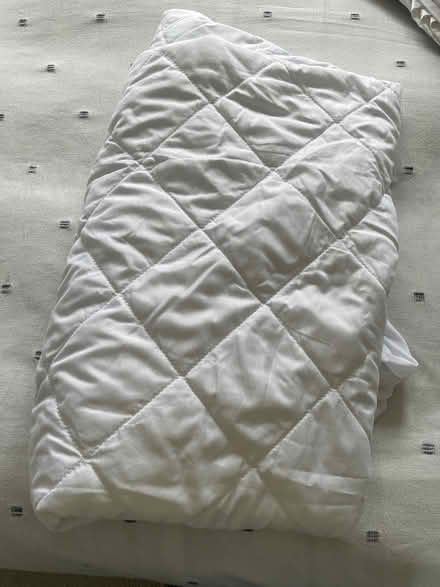Photo of free Single duvet and bed linen (Farncombe GU7) #1