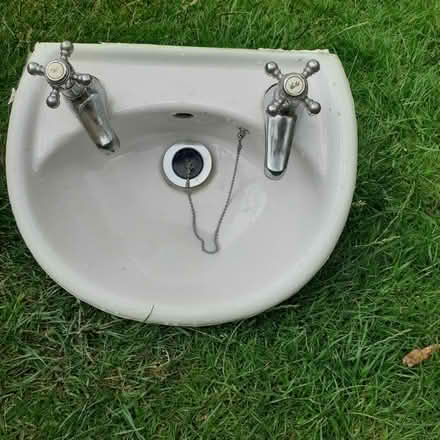 Photo of free Cloakroom basin (Morden) #1