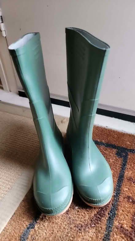 Photo of free UK size 4 Wellingtons. Good condition. (Merry Hill WD23) #1