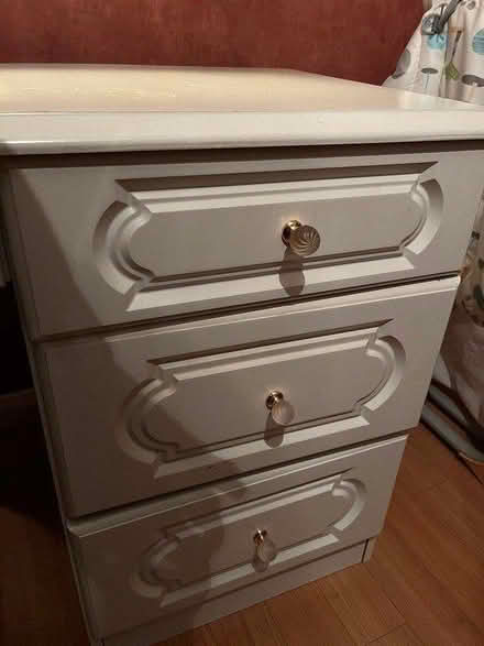 Photo of free White Dressing table (GU22) #1