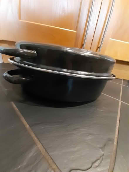 Photo of free Enamel roasting tin with lid (Letchworth (Standalone area)) #1