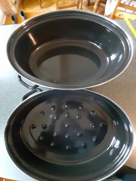 Photo of free Enamel roasting tin with lid (Letchworth (Standalone area)) #2