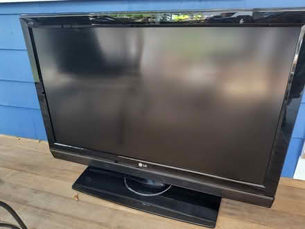 Photo of free Flatscreen LG 42-inch TV (Watertown South Side) #1