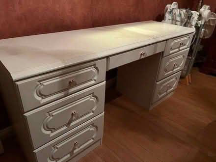 Photo of free White Dressing table (GU22) #4