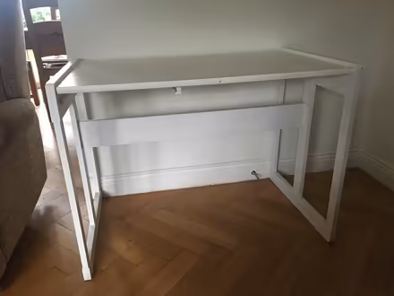Photo of free White desk (Dundrum Dublin 14) #1